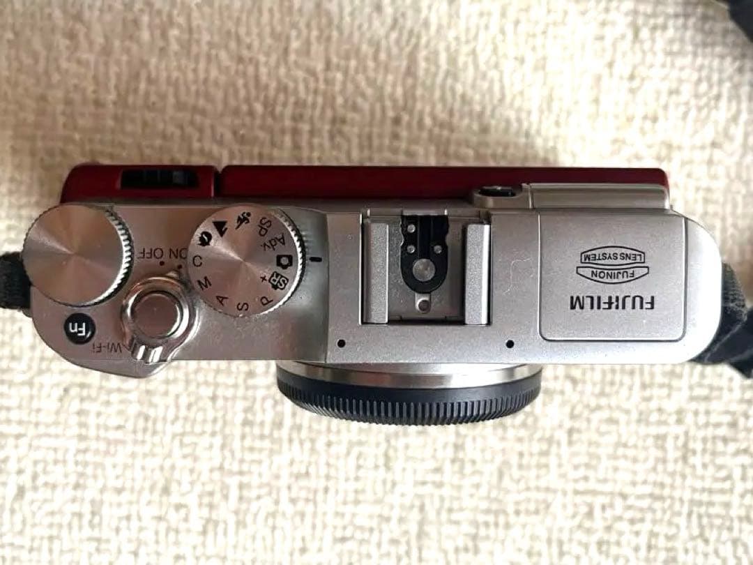 Fujifilm XA1 ミラーレスカメラ レッド
