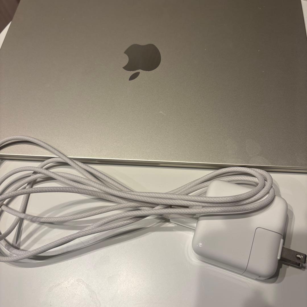 【美品】MacBook AirM2 2022 16GB