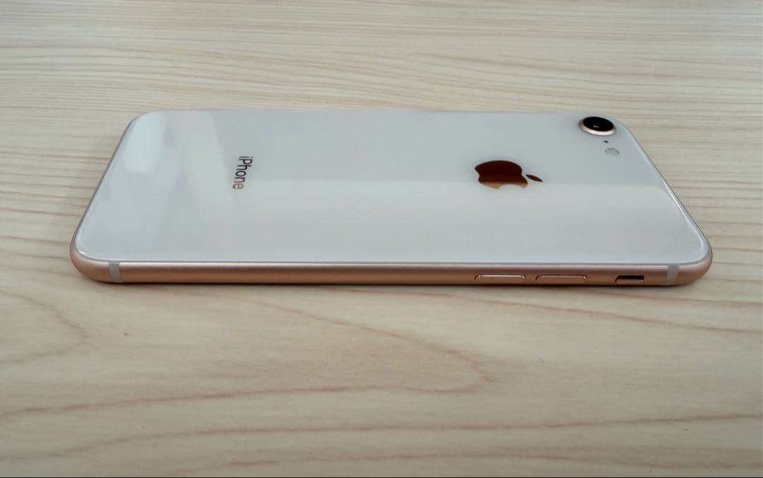 d*o様 Apple iPhone 8 ゴールド 本体