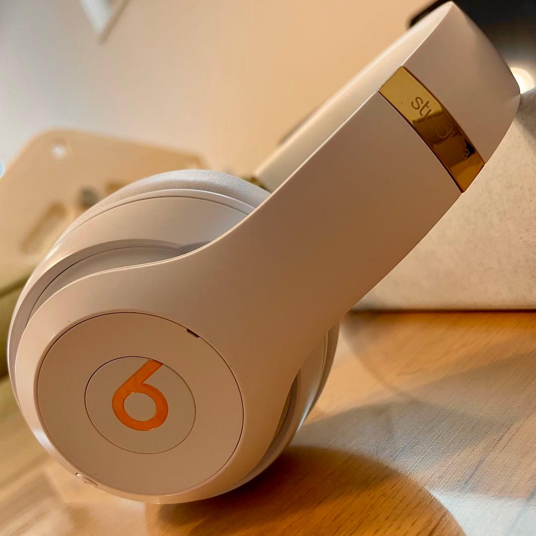 美品！ Beats Studio 3ワイヤレス ヘッドホン ホワイト　ゴールド