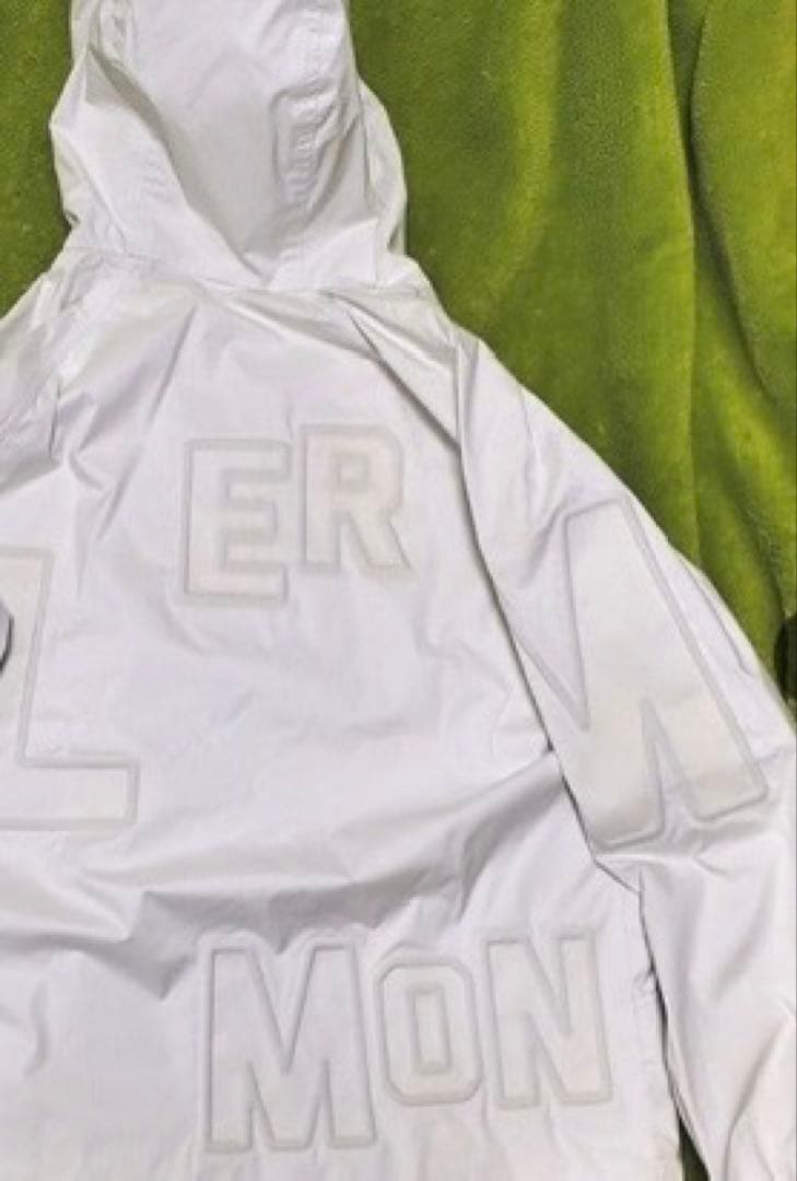 MONCLER 22s オールホワイト ナイロンジャケットブルゾン(売りつくし)