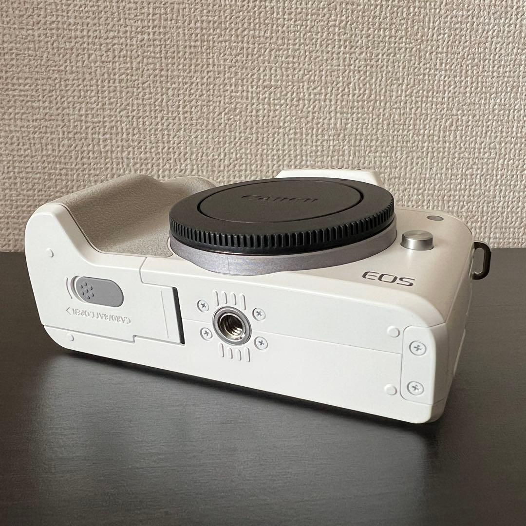 Canon EOS Kiss M2 ダブルレンズキット ミラーレス一眼 ホワイト