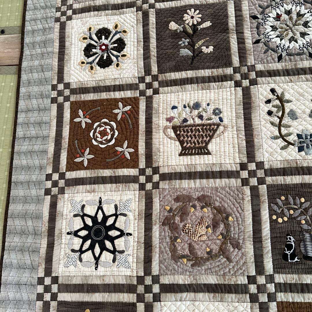 ハンドメイドパッチワークキルトのタペストリー