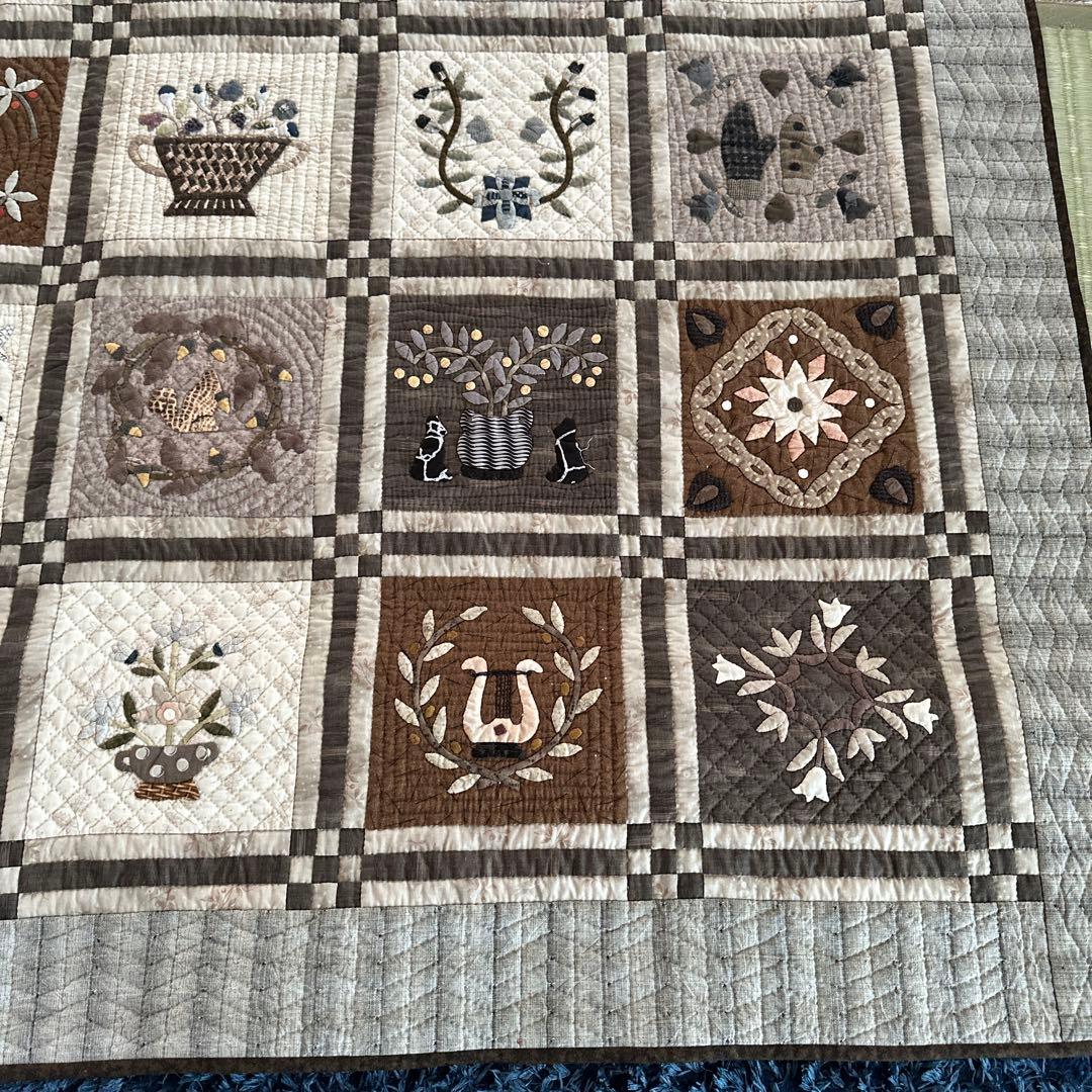 ハンドメイドパッチワークキルトのタペストリー