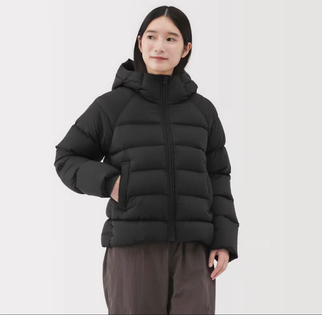 無印良品軽量ダウンポケッタブルフード付きジャケット婦人Ｍ・黒