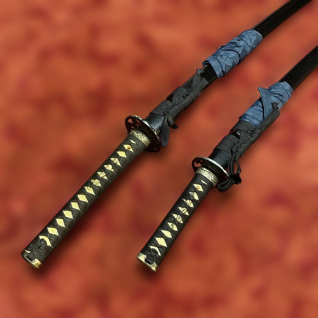 格安模造刀大小2本 黒柄 龍彫透し丸鍔黒梨地鞘(刀袋付)