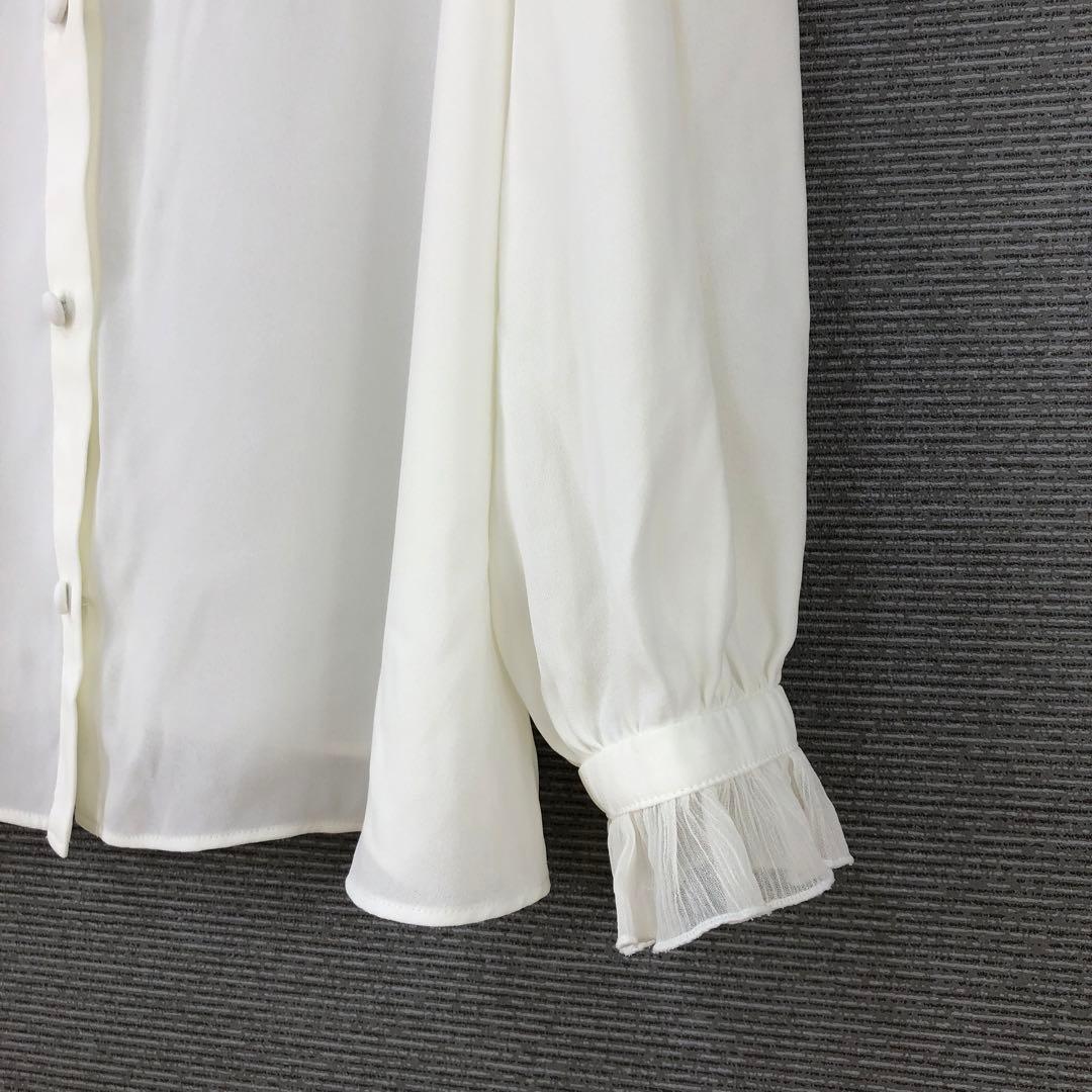 LOULOU WILLOUGHBY ヨーリューフリルタイブラウス オフホワイト