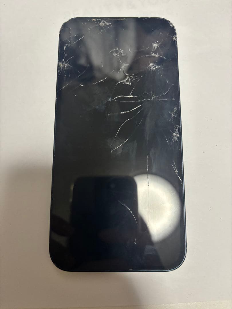 Apple iPhone 13 128GB画面ひび割れあり