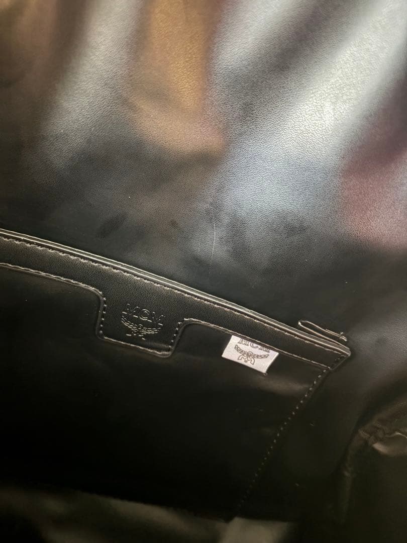 MCM スタッズ付き ブラック リュック