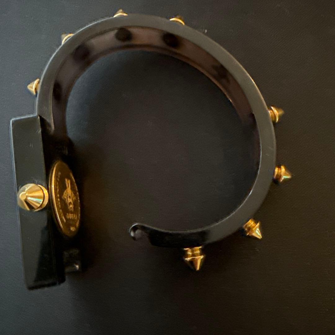 GUCCI スパイクデザイン腕時計