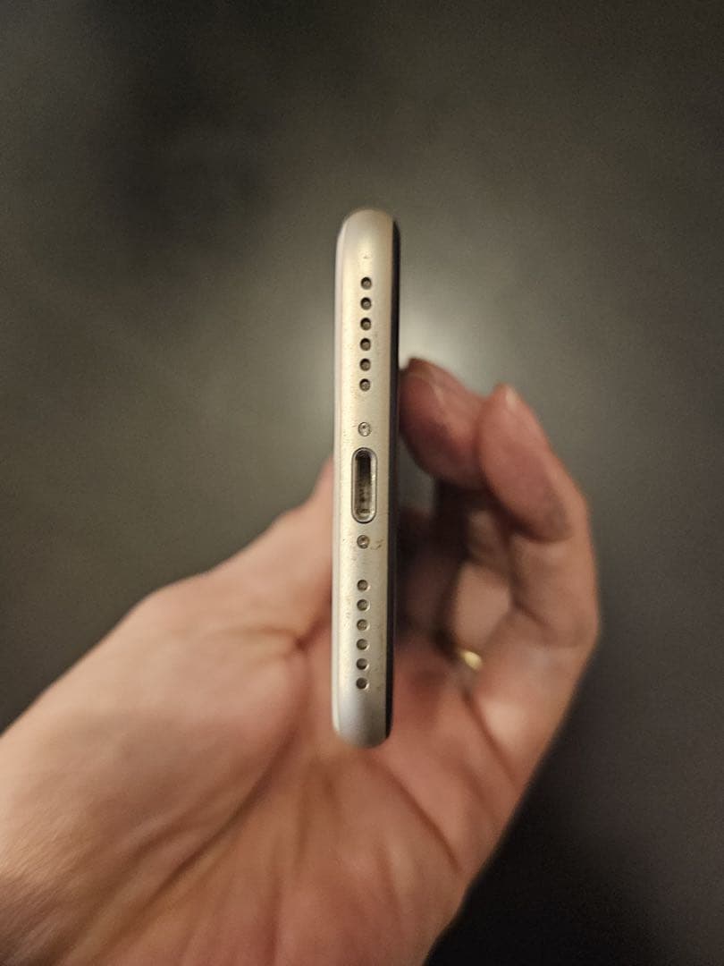 iphone SE3 ホワイト 64gb simフリー