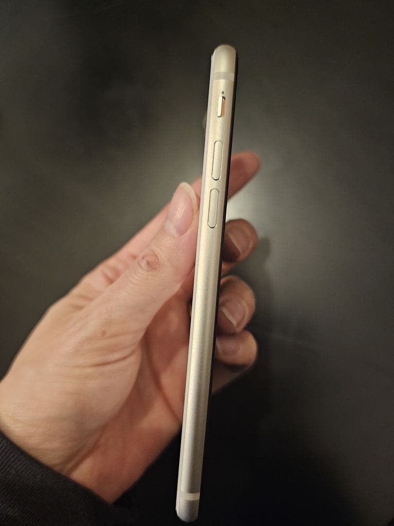 iphone SE3 ホワイト 64gb simフリー