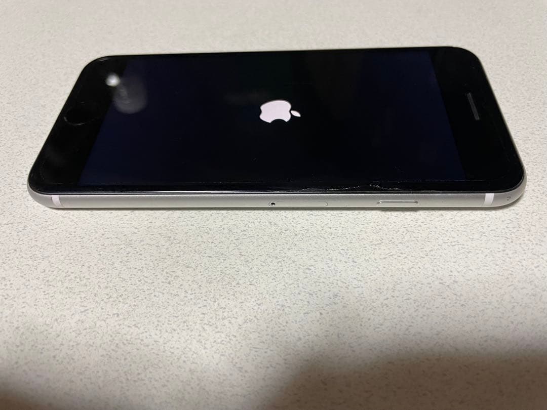 ★状態良好★iPhoneSE2（第2世代）【64GB】WHITE 白 本体のみ