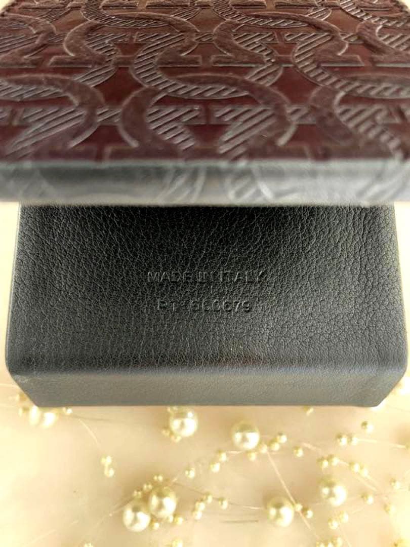 フェラガモ エンボス ガンチーニ スマートフォンスタンド スマホ アイホン