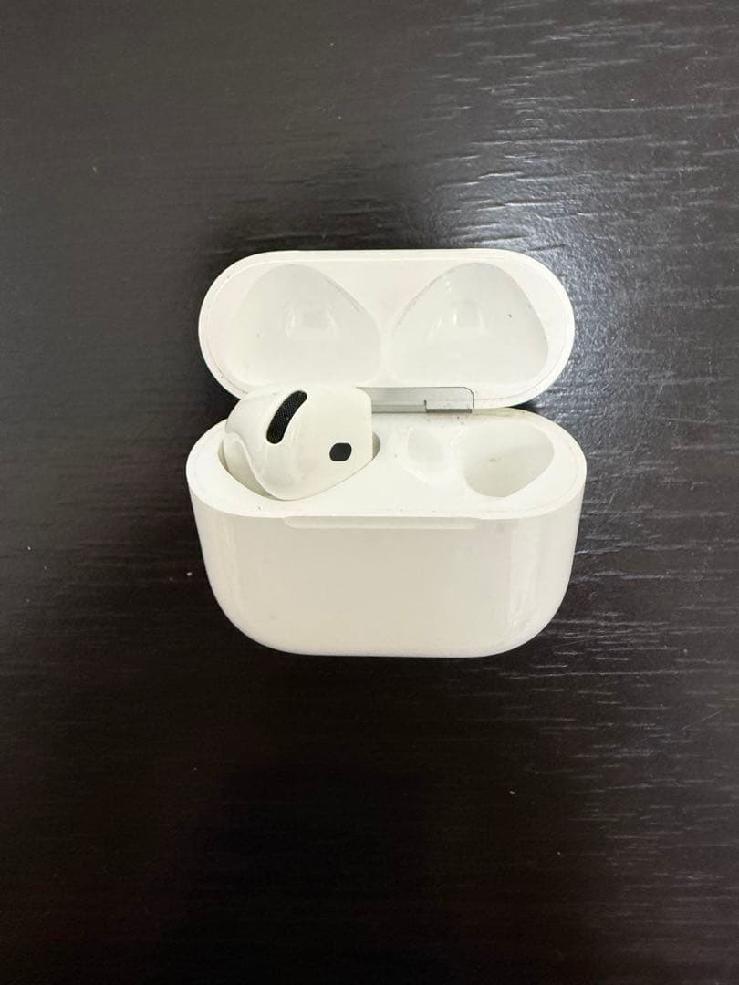 AirPods本体 ホワイト 充電ケース付き 左だけ右はありません