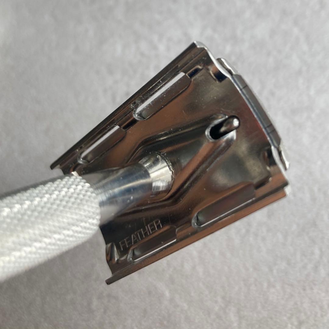 フェザー　昭和レトロ　髭剃り　コンパクト　ビンテージ　両刃　カミソリ
