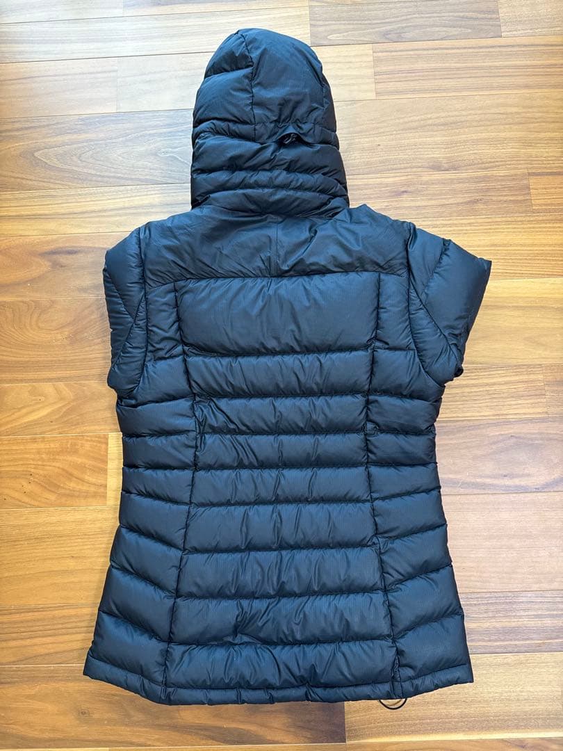 patagoniaブラック フード付きダウンジャケット