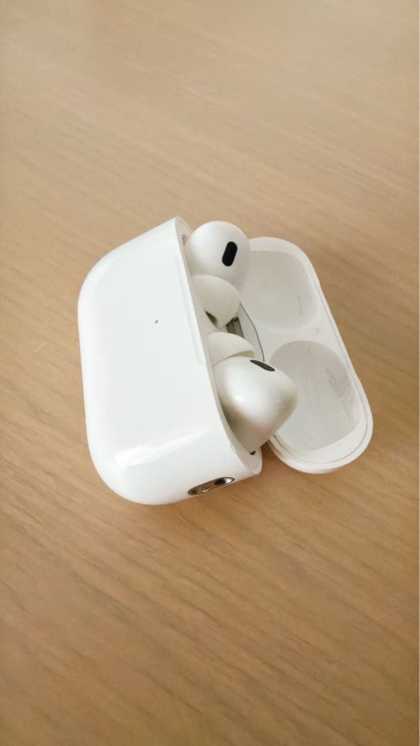 Apple AirPods Pro（第2世代） ​​​​​​​ 充電ケース付き
