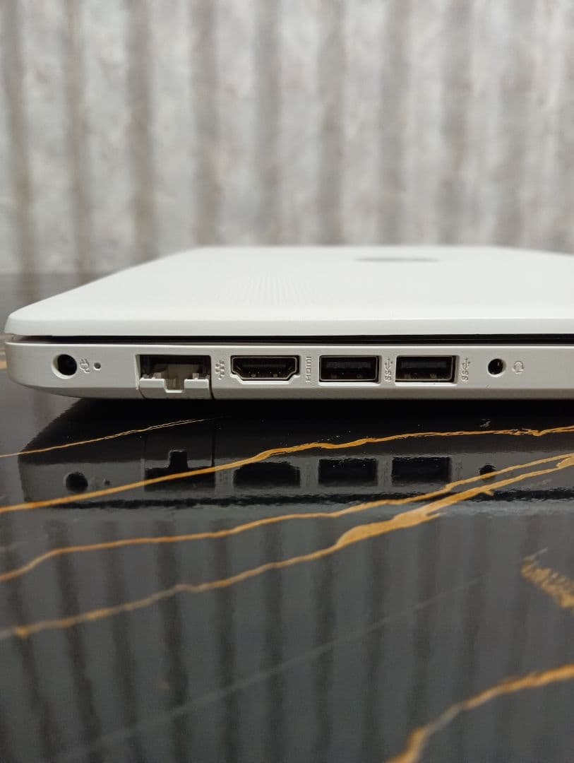 HP Laptop 15-db1056AU ノートパソコン ホワイト