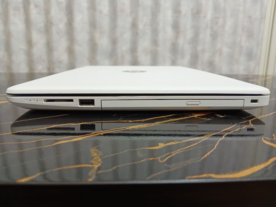 HP Laptop 15-db1056AU ノートパソコン ホワイト