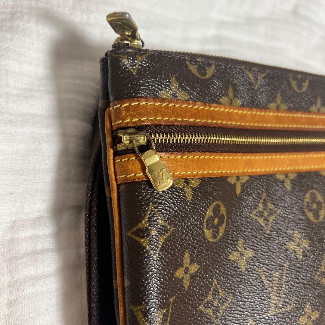 ルイヴィトン ショルダーバッグ 斜め掛け ポシェットボスフォール