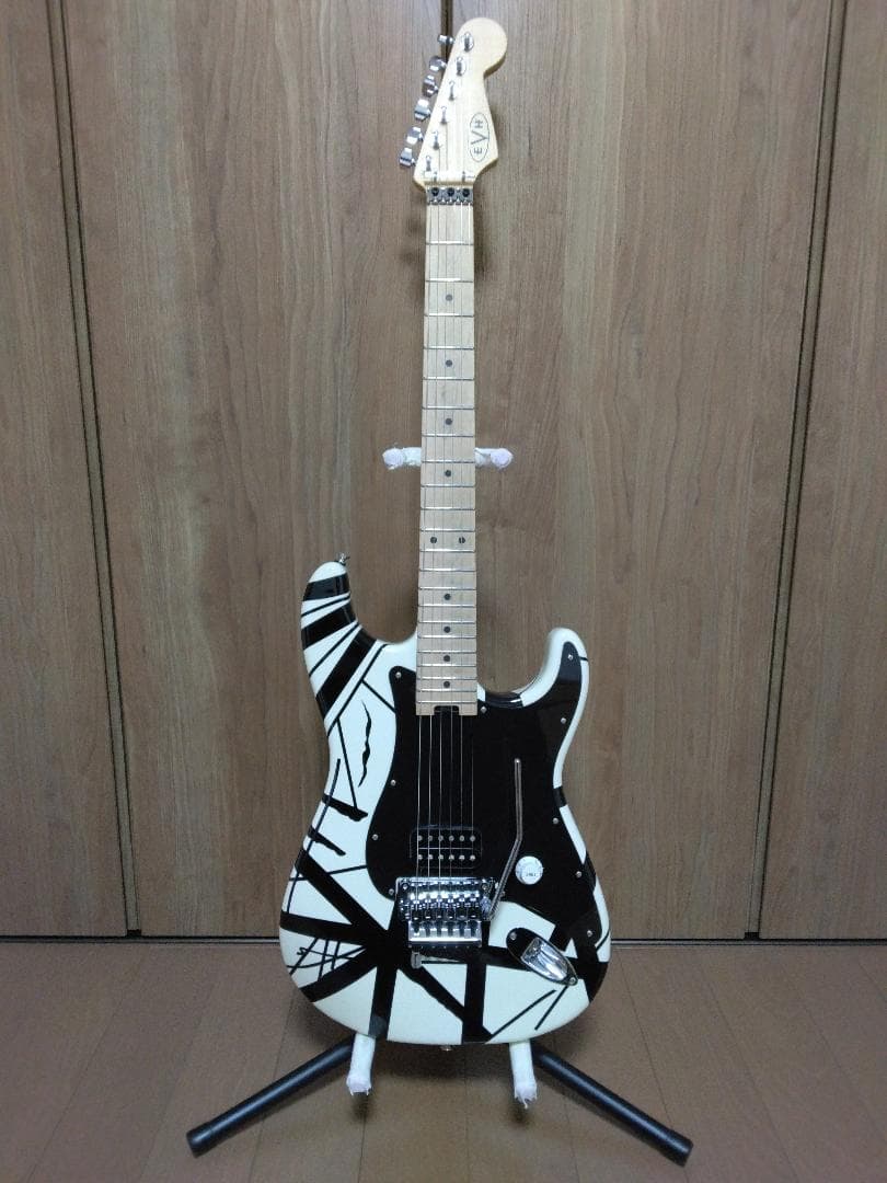 tatsu.tk.kamata　EVH Striped 白黒（ギターのみ）