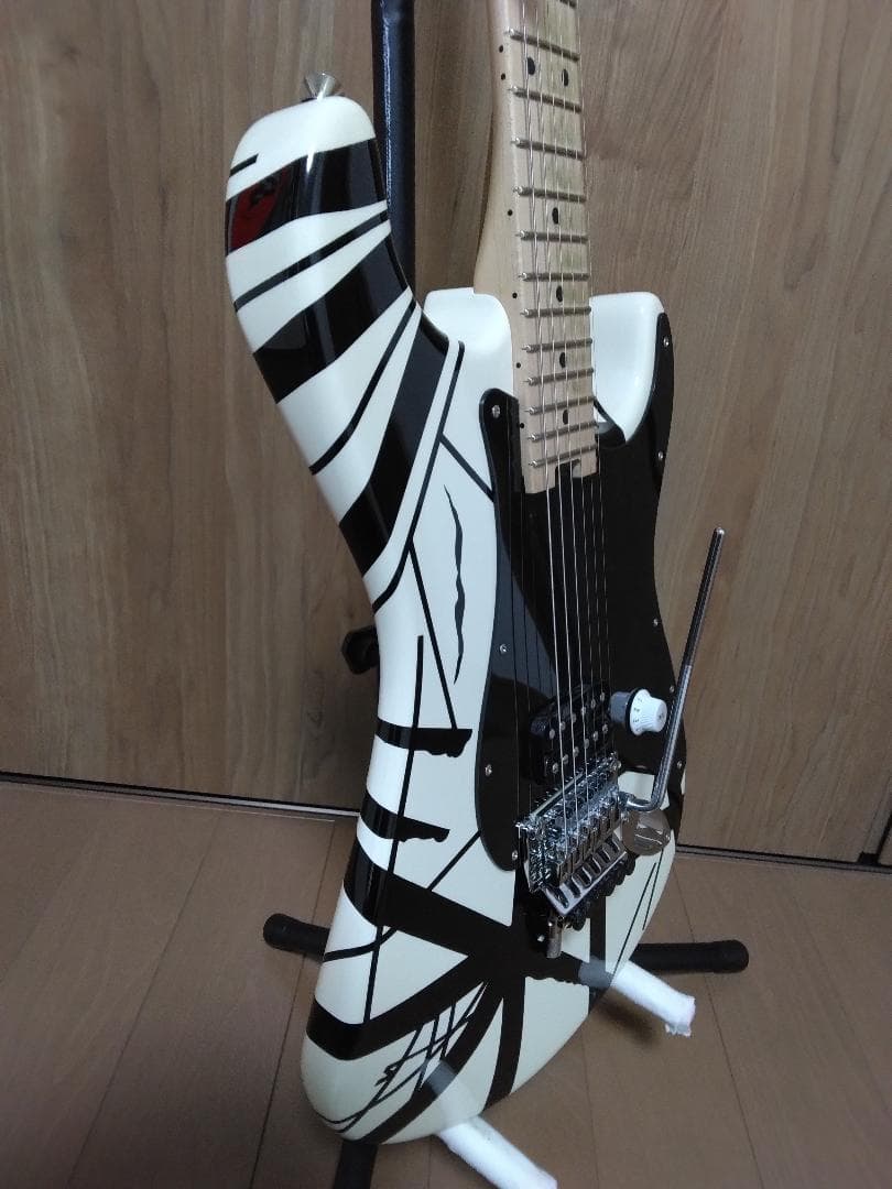 tatsu.tk.kamata　EVH Striped 白黒（ギターのみ）