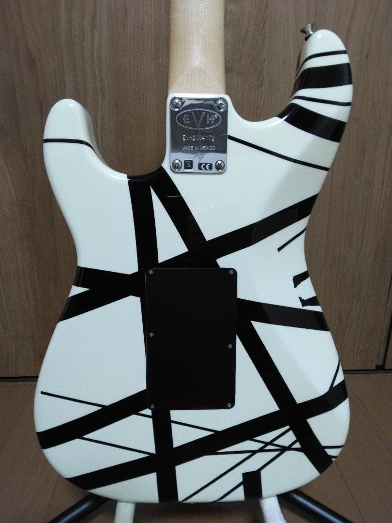 tatsu.tk.kamata　EVH Striped 白黒（ギターのみ）