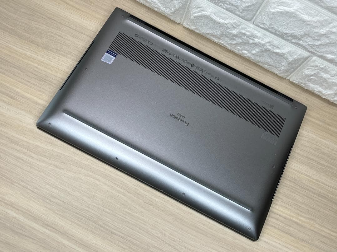 タッチ液晶 15.6型 UHD+ DELL 5550 32GB 1TB 良品