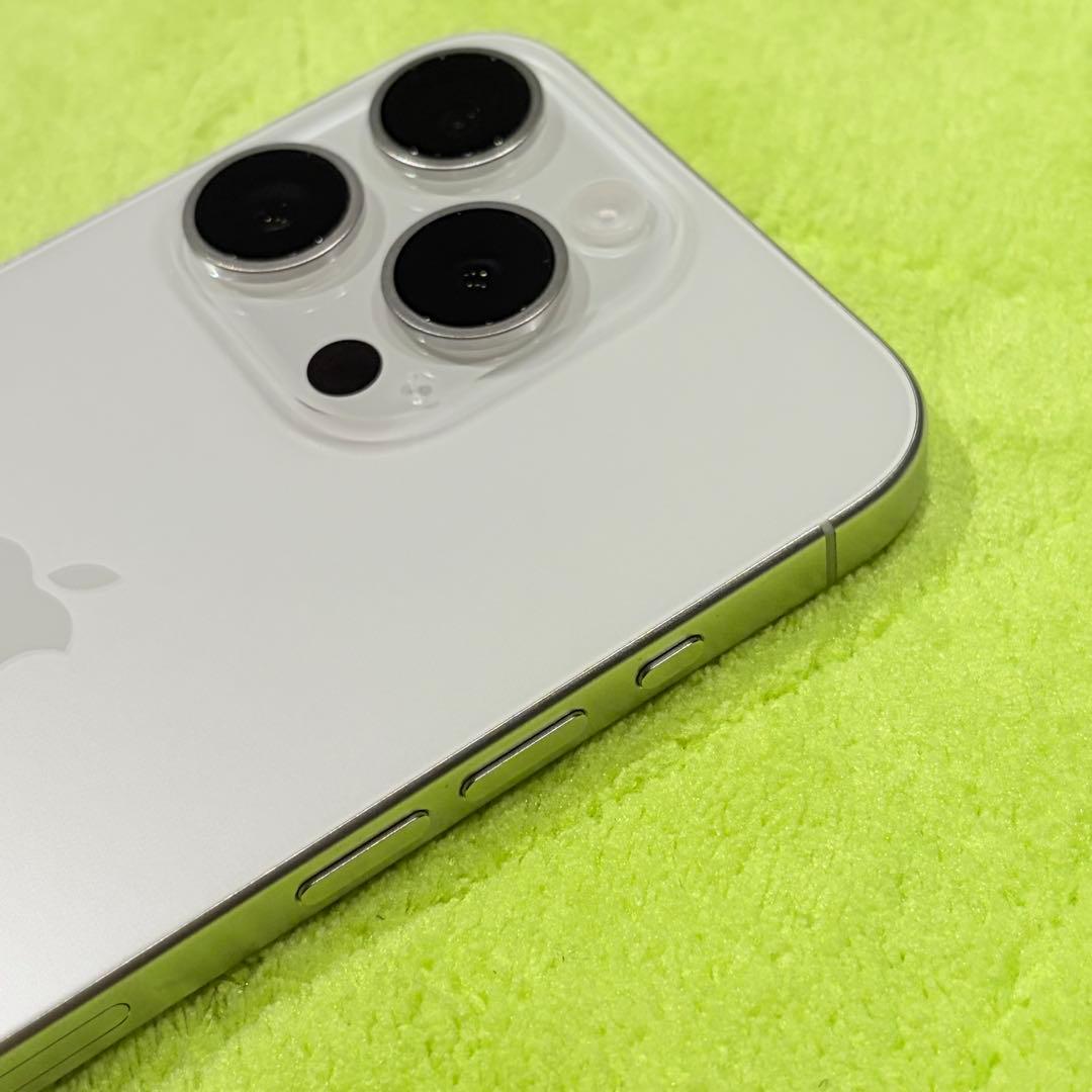 美品 iPhone 15 Pro 256GB ホワイトチタニウムsimフリー