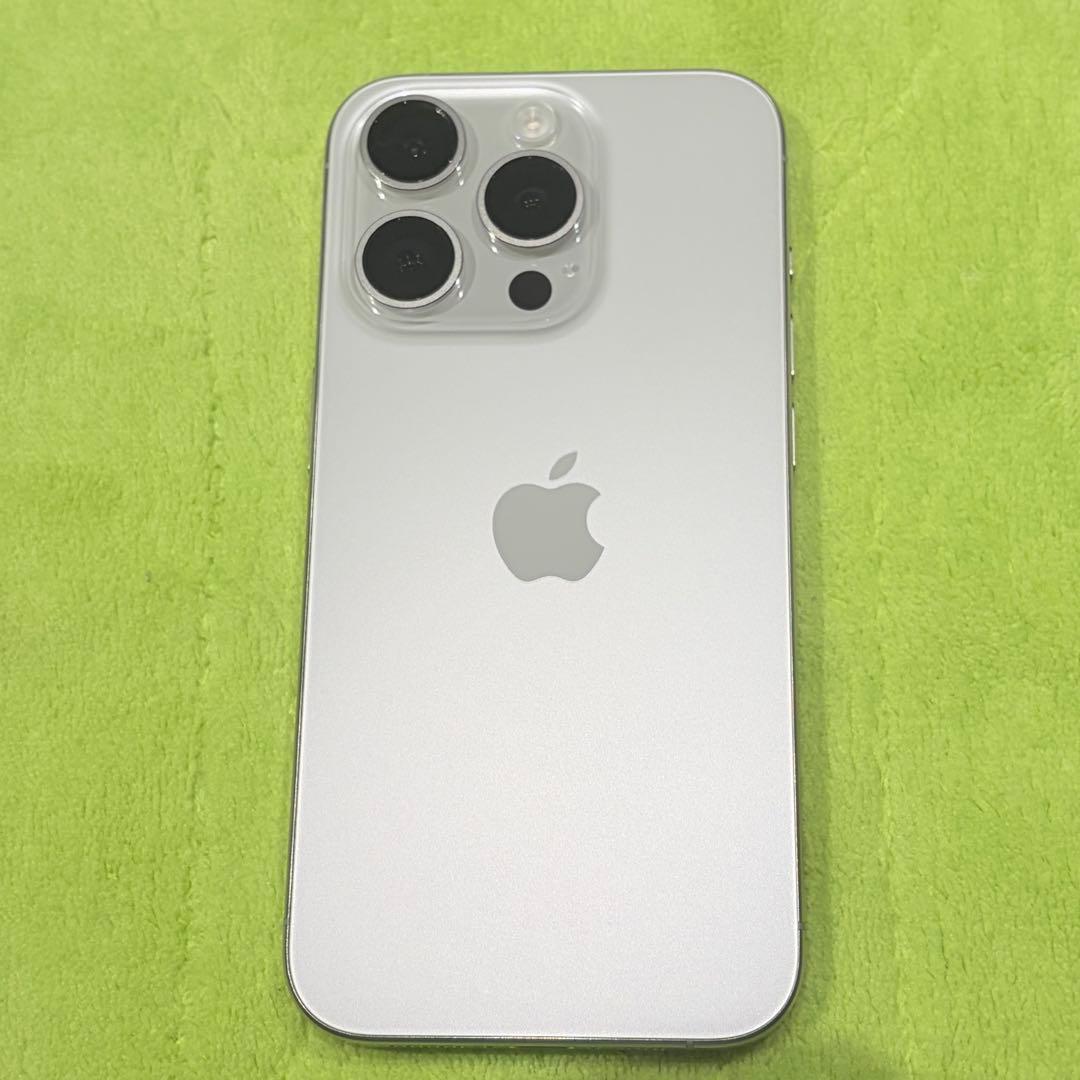 美品 iPhone 15 Pro 256GB ホワイトチタニウムsimフリー