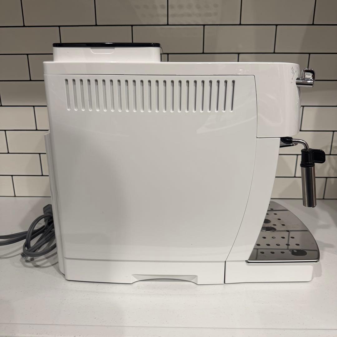 美品 DeLonghi デロンギ　マグニフィカS ホワイト