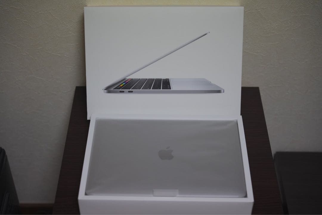 Macbook Pro 2020 13インチ 1TB 32GB