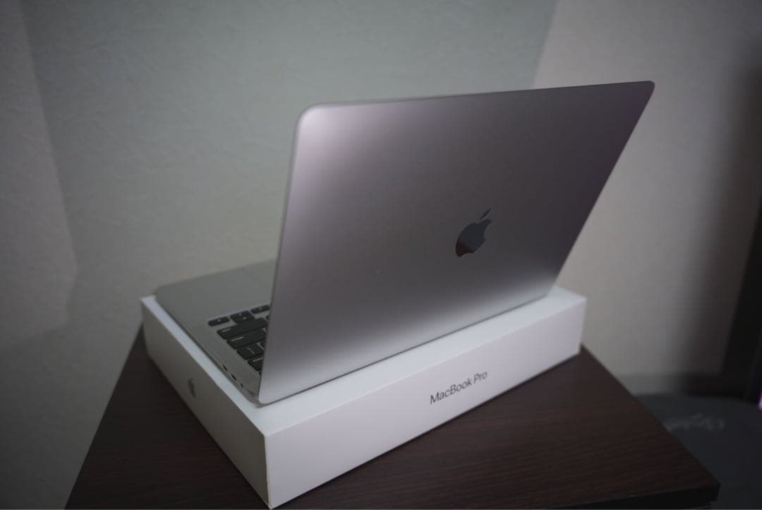 Macbook Pro 2020 13インチ 1TB 32GB