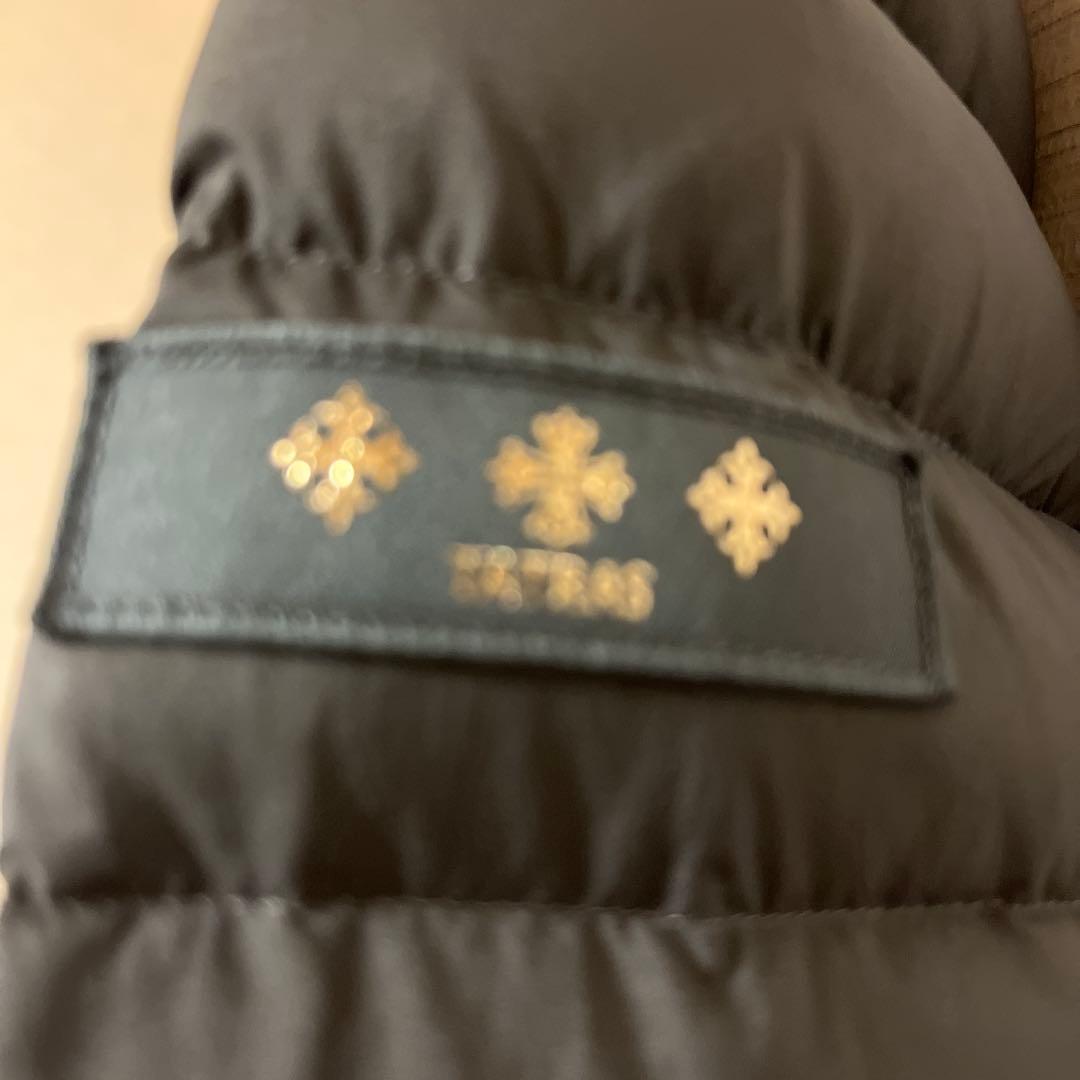 タトラス　ノーカラーダウンジャケット