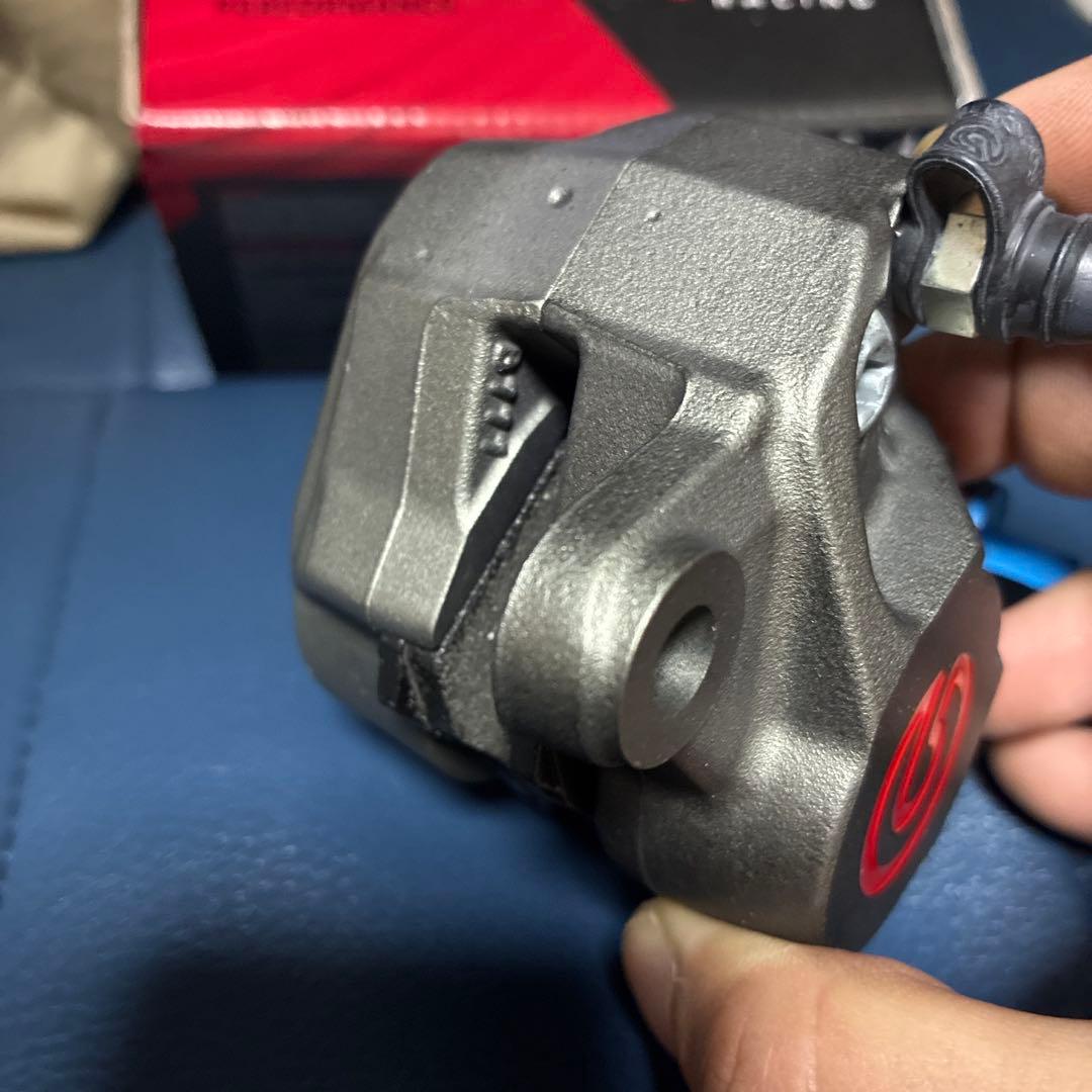 ブレンボ　カニキャリパー　チタンカラー　新品未使用