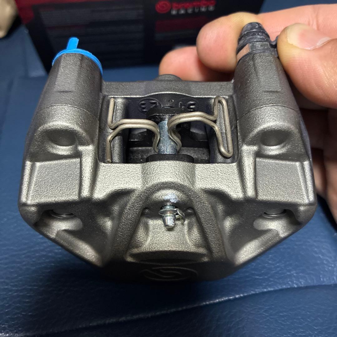 ブレンボ　カニキャリパー　チタンカラー　新品未使用