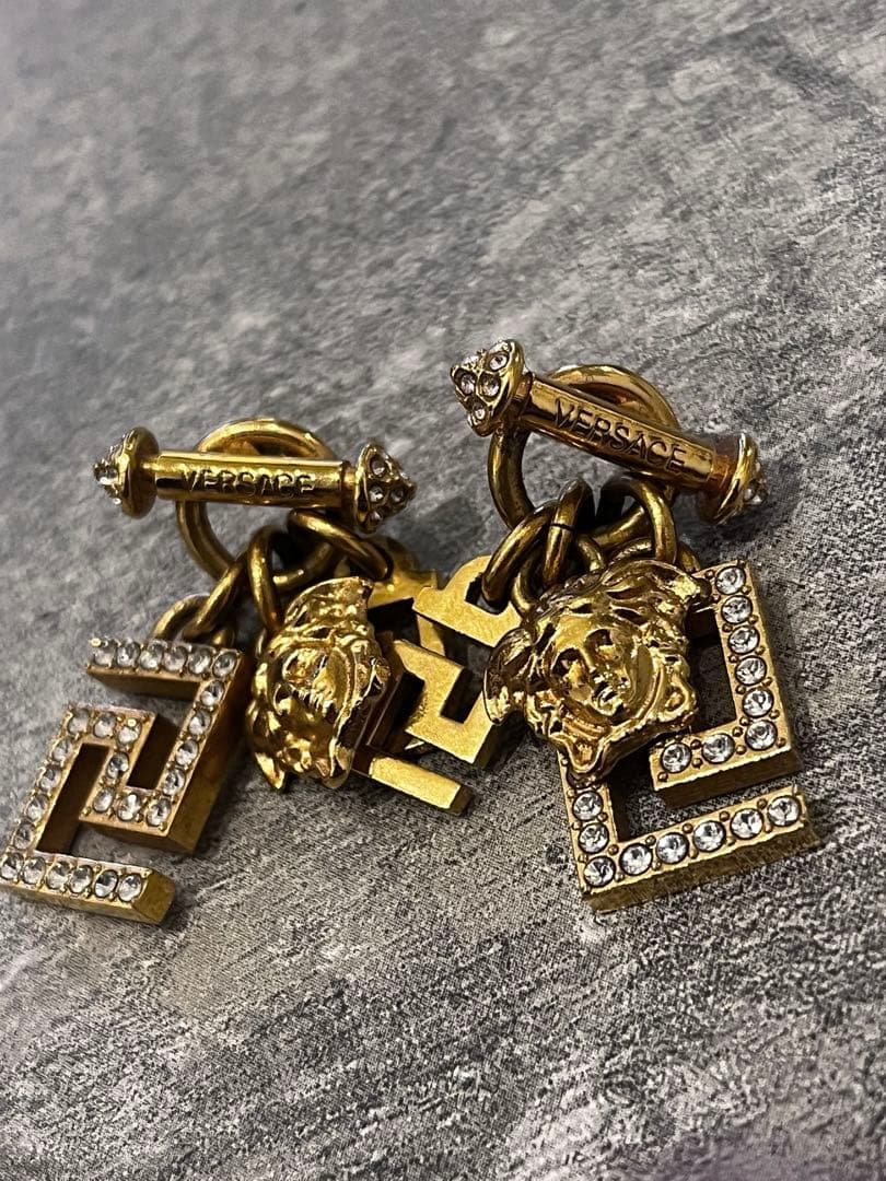 こ*ぁ様 【VERSACE】グレカ ピアス ゴールド