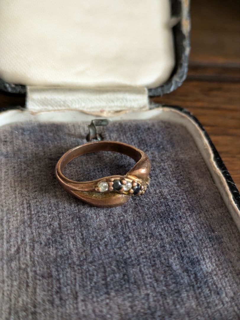 フランス　蚤の市　ヴィンテージ　リング　バイパスデザイン　イギリス？　刻印あり