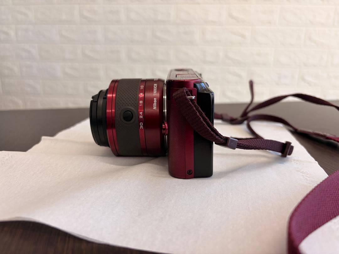 Nikon1 J2 ミラーレスカメラ レッド 10-30mmレンズ付き