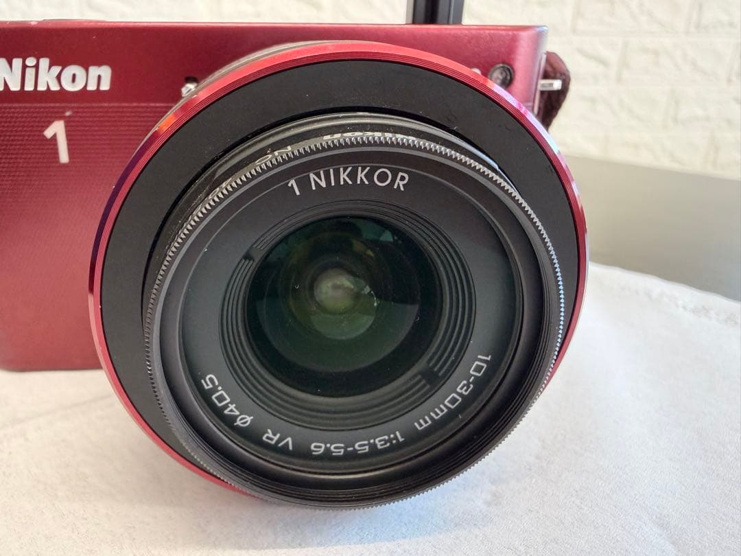 Nikon1 J2 ミラーレスカメラ レッド 10-30mmレンズ付き