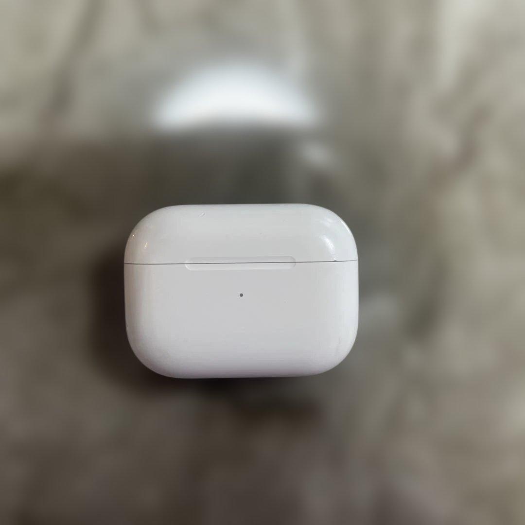 AirPods pro 第二世代　本体とイヤホン（左）