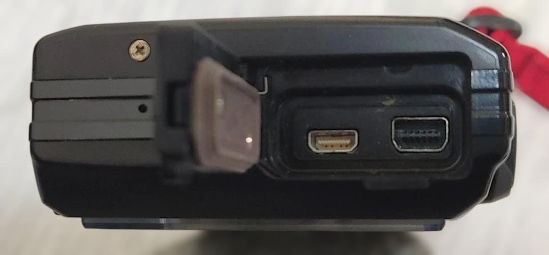 OLYMPUS STYLUS TG‑4 Tough（黒）（中古品）動作確認済み