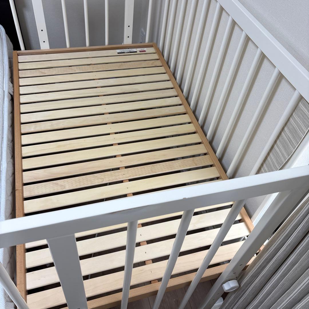 【送料込】ファルスカ　ベビーベッド　ベットサイドベッド　ホワイト限定色