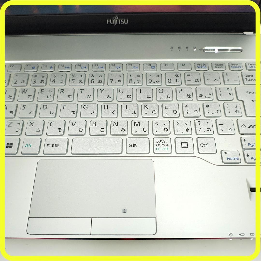 美品　白　新品SSD256⭐️windows11ノートパソコン　薄型軽量　782