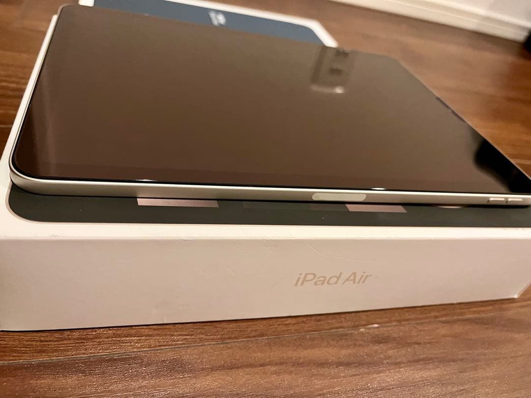 Apple iPad Air 第5世代　64GB スターライト