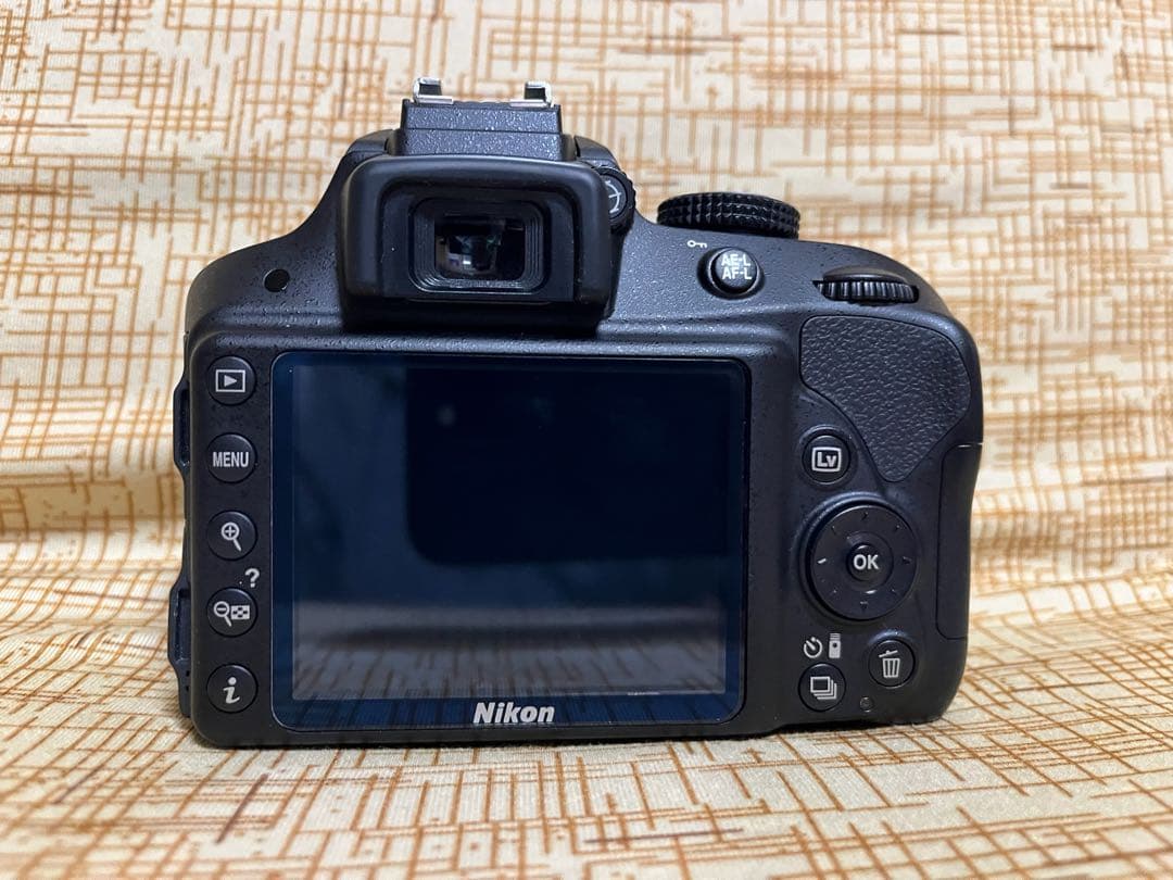 【美品!ショット数2028枚!】Nikon D3300 18-55レンズキット