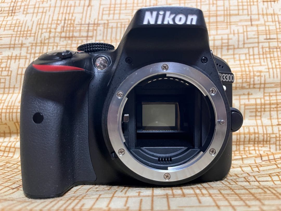 【美品!ショット数2028枚!】Nikon D3300 18-55レンズキット