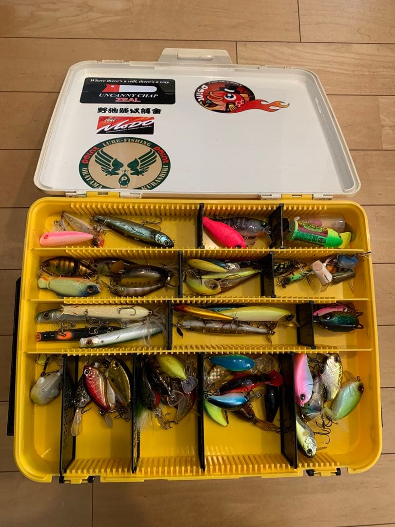 ブラックバス　ルアーセット　バーサスBOX付き