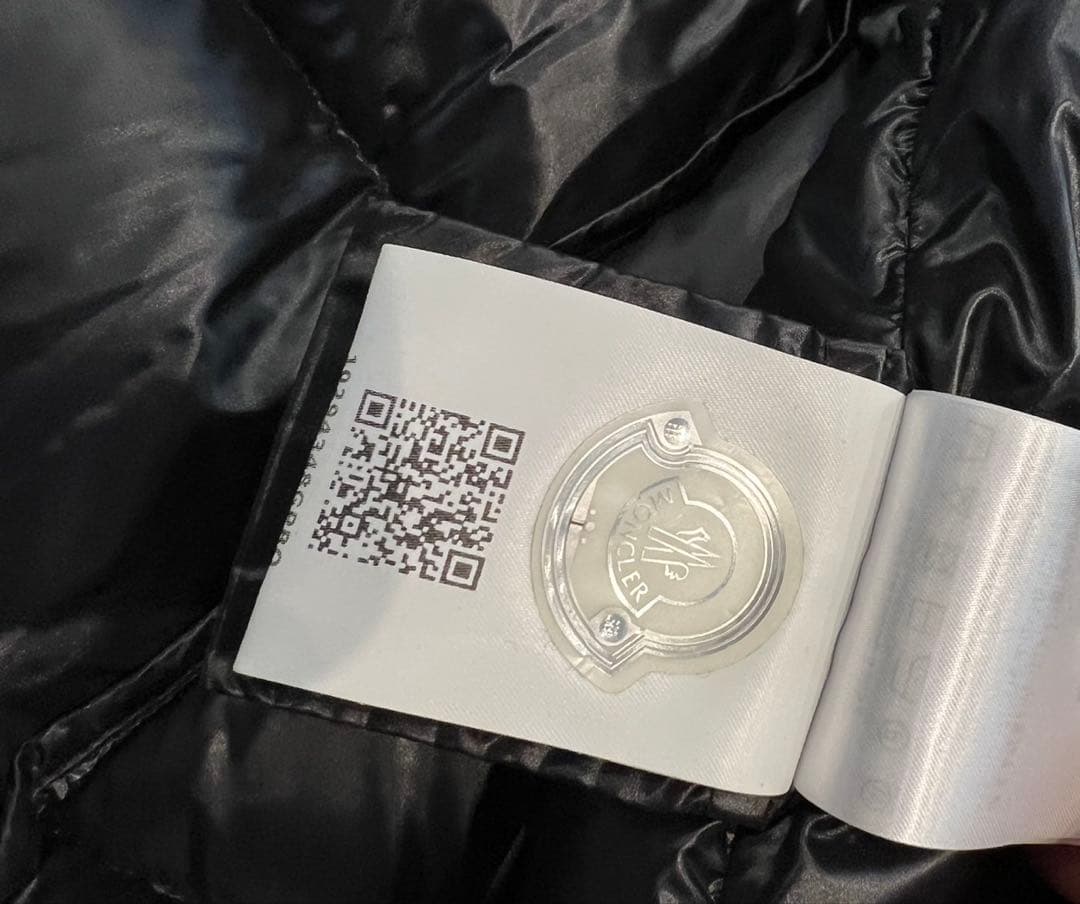 lilium  MONCLER ブラック ダウンジャケット フード付き